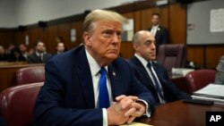 Arhiv: Bivši predsjednik Donald Trump tokom suđenja, 22. aprila 2024. (Foto: AP/Angela Weiss)
