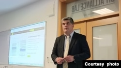 Mladen Jović na predavanju u Sarajevu