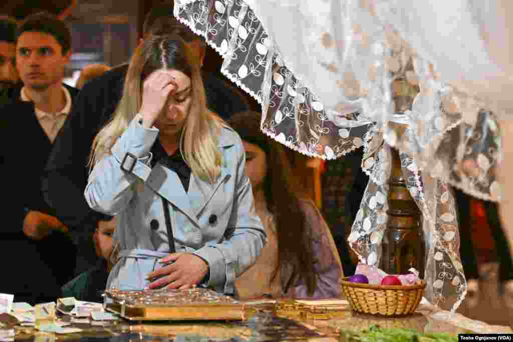 МПЦ-ОА и македонските православни верници го празнуваат Велигден во Соборниот храм „Св. Климент Охридски“. Велигденска богослужба под водство на г.г. Стефан 
