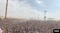 د احتجاج منتظمین وايي د چمن احتجاجي ناستې ته هره وﺭځ په ﺯﺭګونو کسان وﺭځي. په احتجاج کې د لغړي اتحاد غړي وايي د پاکستان د فېصلې وﺭوسته يې ﺭوﺯګاﺭ او په کورونو کې يې خوراکي توکي ختم شوي دي