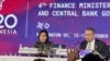 Menteri Keuangan RI Sri Mulyani Indrawati dan Gubernur Bank Indonesia Perry Warjiyo memberikan konferensi pers bersama di Washington, DC Kamis (13/10). (Foto: VOA)