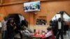 Pourquoi les télévisions kenyanes ont arrêté de diffuser les résultats au compte-gouttes