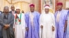 Lokacin da Atiku Abubakar, tsakiya, ya kai ziyara fadar Mai Martaba Shehun Borno (Facebook/Atiku Abubakar).