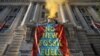 Aktivis dari kelompok iklim Extinction Rebellion berdemonstrasi di depan gedung pemerintah Distrik John Wilson di Columbia untuk menuntut diakhirinya semua infrastruktur bahan bakar fosil baru di Washington, AS, 22 April 2022. (Foto: REUTERS/Evelyn Hockstein)
