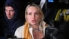 Marina Ovsjanikova po izlasku iz policijske stanice u Moskvi