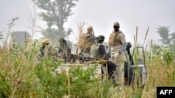 Une patrouille militaire nigérienne de l'opération « Faraouta Bouchia », qui lutte contre les bandes armées patrouille dans la région de Maradi, près de la frontière avec le Nigeria, le 2 novembre 2022.(Photo AFP)