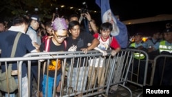 Demonstran Occupy Central mengkonfrontasi polisi di Hong Kong (31/8).