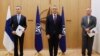 18 травня 2022 р., коли генеральний секретар НАТО Єнс Столтенберґ у Брюсселі приймав від фінського і шведського послів заявки на членство, українські солдати ще тримали оборону Азовсталі в Маріуполі, російська армія була відбита від Києва, але наступала на півдні і сході України.