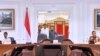 Presiden Joko Widodo dan Wakil Presiden Jusuf Kalla memimpin rapat terbatas terkait persiapan menghadapi Ramadhan dan Idul Fitri di kantor Presiden Jakarta, Senin 3/4. (Foto: Biro Pers Kepresidenan).