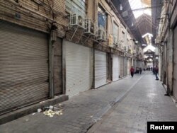 Toko-toko ditutup menyusul kerusuhan baru-baru ini dan seruan pengunjuk rasa untuk menutup pasar, di Tehran Bazaar, Teheran, Iran 16 November 2022. WANA (Kantor Berita Asia Barat) via REUTERS.