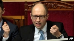 PM Ukraina Arseniy Yatsenyuk saat berpidato di hadapan parlemen Ukrainian di Kyiv (18/4).