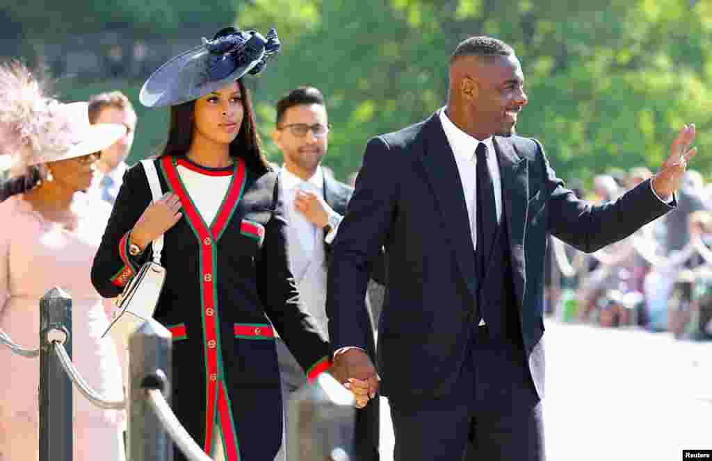 伊德瑞斯&middot;艾尔巴（Idris Elba）和塞布丽娜&middot;唐维（Sabrina Dhowre）一道抵达哈里王子和梅根&middot;马克尔在温莎镇举行的婚礼。（2018年5月19日）