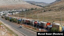عکس آرشیوی از صف طولانی کامیون‌های ترکیه برای عبور از مرز سوریه 