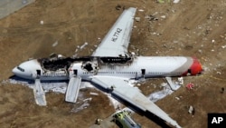 Pesawat Asiana Airlines mengalami kecelakaan di bandara San Francisco, 6 Juli tahun 2013 (foto: dok).