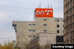 Svoje mjesto u „BH Telecomu“ nalazili su kadrovi stranaka čiji su predstavnici činili Upravu ovog preduzeća. Bivši direktori regionalnih direkcija kažu da je normalno da stranke predlažu svoje ljude za vodeće pozicije u preduzeću (Foto: CIN)