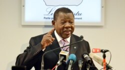 Lambert Mende joint par Idriss Fall