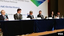 한국 서울 여의도에서 '2018 대북지원국제회의'가 열렸다. 왼쪽에서 두 번째가 DJ 울프 제재전문 변호사, 네 번째가 AFSC의 대니얼 제스퍼 옹호사업당당관
