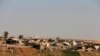Rumah-rumah yang hancur dekat bendungan di Mosul, Agustus tahun lalu.