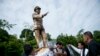 Aung San Statue