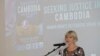 រូប​ឯកសារ៖ អ្នកស្រី ​Sue Coffey ​អ្នក​និពន្ធ​សៀវភៅ «ការស្វែងរក​យុត្តិធម៌​នៅ​កម្ពុជា៖ អ្នកការពារ​សិទ្ធិមនុស្ស​បកស្រាយ» ថ្លែង​ក្នុង​អំឡុង​បាន​ចេញ​ផ្សាយ​សៀវភៅ​នេះ​ដំបូង​ជា​ភាសា​អង់គ្លេស​កាល​ពី​ឆ្នាំ​២០១៨ នៅ​ទី​ក្រុង Melbourne ប្រទេស​អូស្ត្រាលី។ (រូបថត​ផ្តល់​ឱ្យ)