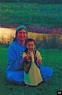 1989 میں لی گئی ایک تصویر میں مریم کبیر اپنے بیٹے عیسیٰ کے ساتھ