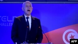 Le président tunisien Kais Saied prononce un discours à la suite du lancement de la fusée porteuse russe Soyouz-2.1a depuis le cosmodrome de Baïkonour au Kazakhstan.