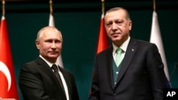 دیدار رجب طیب اردوغان رئیس جمهوری ترکیه (راست) و ولادیمیر پوتین رئیس جمهوری روسیه در آنکارا - ۲۰ آذر ۱۳۹۶ 