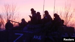 Wanajeshi wanaounga mkono Russia wanaonekana karibu na jiji lililozingirwa la Mariupol