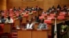 Une délégation du gouvernement burkinabe à la conférence de la Communauté économique des Etats d'Afrique de l'Ouest (Cédéao) à Abuja, Nigeria, 26 avril 2018. (VOA/Gilbert Tamba)