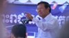 រូបភាព​ឯកសារ៖ លោក កឹម សុខា ជួបជុំជាមួយ​នឹង​សកម្មជន​និង​អ្នកគាំទ្រ​គណបក្សសង្រ្គោះ​ជាតិ កាល​ពីថ្ងៃទី០៦ ខែំមីនា ឆ្នាំ២០១៦ នៅខណ្ឌពោធិ័សែនជ័យ ភាគខាងលិច​ក្រុងភ្នំពេញ។ (អូន ឆេងប៉រ/VOA) 
