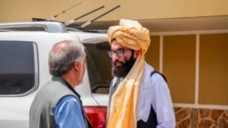 د وي او ای رپورټ وايي د زیارت، پنجشنبې، په ورځ د افغانستان د امن عالي شورا مشر عبدالله عبدالله په کابل کې د خلیل الرحمان حقاني سره ولیدل