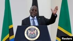 Le président tanzanien John Magufuli lors d'une conférence de presse lors de sa visite officielle à Nairobi, Kenya, le 31 octobre 2016.