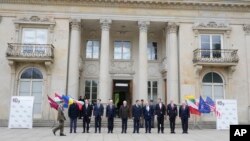 Міністри оборони Бухарестської дев’ятки та Британії у Варшаві, Польща, 26 квітня 2023 року. AP Photo/Czarek Sokolowski