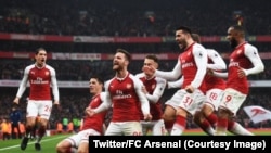 Les joueurs d'Arsenal célèbrent leur victoire contre Tottenhamen en Premier League, Londres, le 18 novembre 2017
