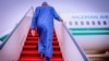 Shugaba Buhari yayin wata tafiya da zai yi