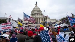 Napad američki Capitol u Washingtonu, 6. janurar 2021. (Foto: AP/Jose Luis Magana)