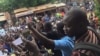 Manifestations à Bamako, Mali, le 17 août 2016. (VOA/Kassim Traoré)