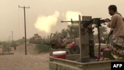 Les forces yéménites pro-gouvernementales au sud de l’aéroport de Hodeida, le 15 juin 2018.
