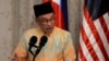 Perdana Menteri Malaysia Anwar Ibrahim memberi isyarat saat menyampaikan pidatonya saat berkunjung di Istana Malacanang, di Manila, Filipina, 1 Maret 2023. (Foto: via Reuters)