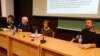 Glumac Branislav Trifunović, socijološkinja Vesna Pešić, profesor Dragoljub Mićunović i (moderatorka) profesorka Dubravka Stojanović na tribini "Demokratija protiv populizma", u serijalu tribina "Nije filozofski ćutati", na Filozofskom fakultetu u Beogradu, 28. februara 2019.