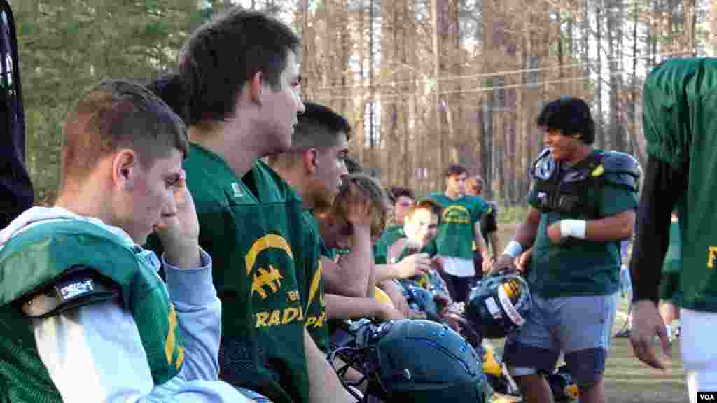  The Paradise High School football team were undefeated in the regular season, winning 10 games and a spot in the play-offs. (Elizabeth Lee/VOA News)