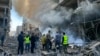 Para petugas damkar memadamkan api di lokasi serangan udara oleh Israel di kawasan Ghobeiry, di pinggiran selatan Beirut, Lebanon, Jumat, 15 November 2024. 