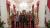 Presiden Jokowi memberikan keterangan pers bersama dengan para pimpinan lembaga negara di Istana Negara, Jakarta, 19 Januari 2016.(Foto: VOA/Andylala).
