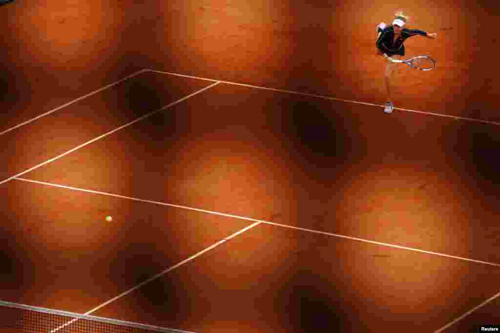 Amanda Anisimova of the U.S. is seen during her semifinal match against Australia&#39;s Ashleigh Barty in Paris, France.