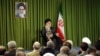 خامنه ای رهبری منزوی و نگران، اما قدرتمند است 