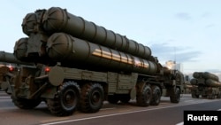 러시아군이 보유한 이동식 S-400 방공 미사일 발사 시스템. (자료사진) 