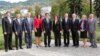 S lijeva na desno: Mathew Palmer (State Department),Donald Lu (Albanija),Greg Delawie (Kosovo) Julieta Valls Noyes, Hrvatska, Hoyt Yee (zamjenik pomoćnika državnog sekretara), Maureen Cormack (BiH), Jess Baily (Makedonija), Kyle Scott (Srbija) Margaret Uyehara (Crna Gora), Brent Hartley (Slovenija)