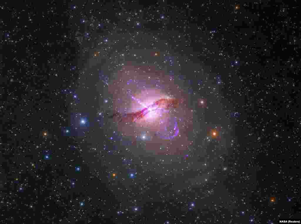 Galaksi kelima yang paling cemerlang di langit, Centaurus A, terlihat dalam foto yang dirilis NASA pada 1 Mei 2014. Centaurus A adalah galaksi aktif dengan jarak sekitar 12 juta tahun cahaya dari bumi dan merupakan bagian kolaborasi 'kuartet galaksi' dari para astronom profesional dan amatir yang menggabungkan data optik dari teleskop amatir dengan data arsip dari misi-misi NASA.