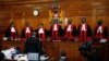 Les juges de la Cour suprême kenyane lors d’une audience sur le recours de l’opposition contre les résultats de la présidentielle à Nairobi, Kenya, 28 août 2017.