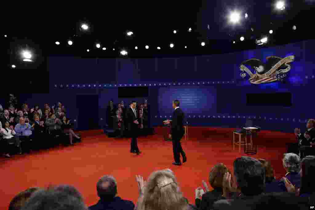President Barack Obama and Republican presidential candidate Mitt Romney participate in the second presidential debate at Hofstra University in Hempstead, New York, October 16, 2012.